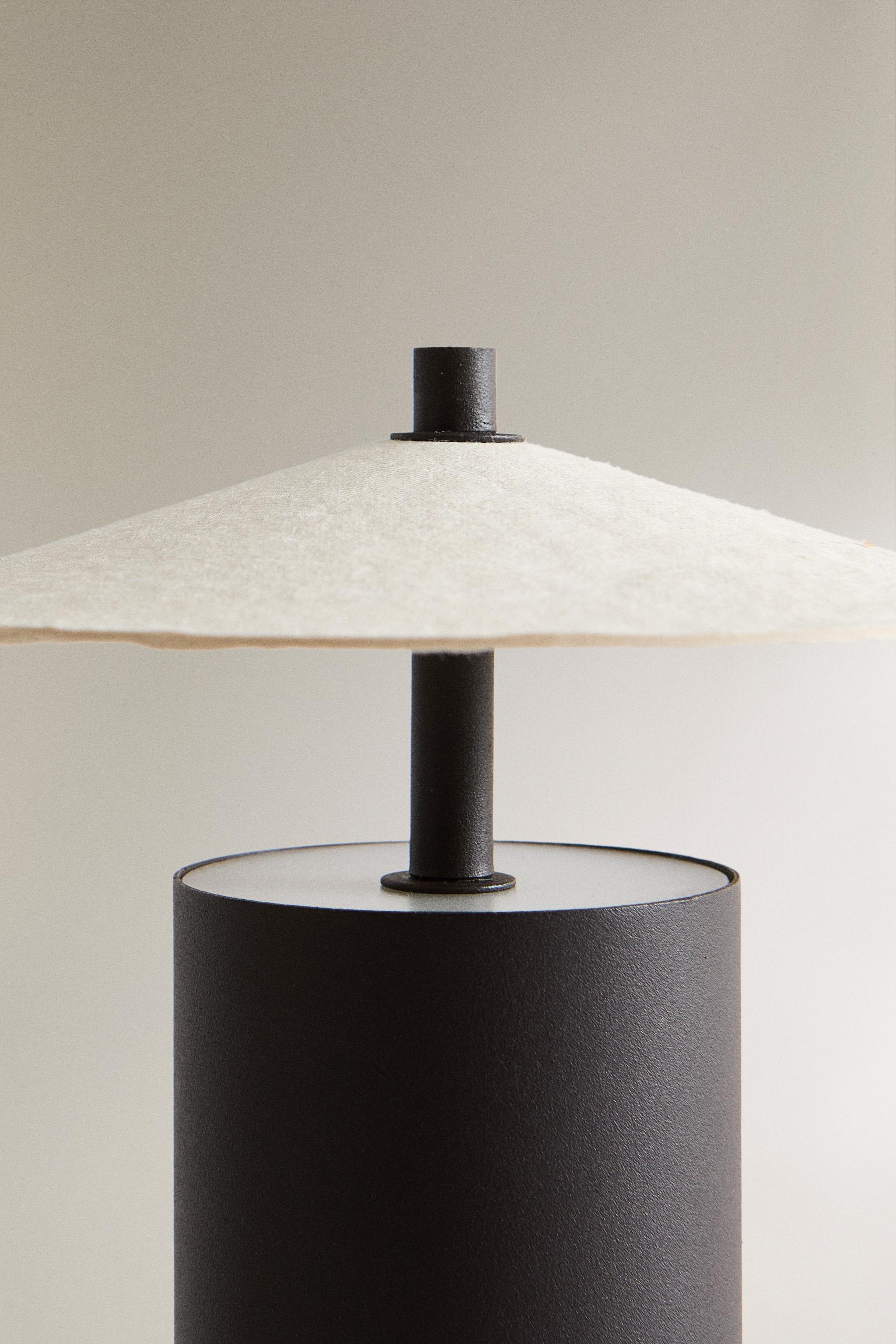 CORDLESS PAPER SHADE TABLE LAMP