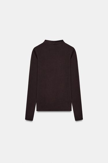 CAMISETA CUELLO ALTO - Chocolate de Zara