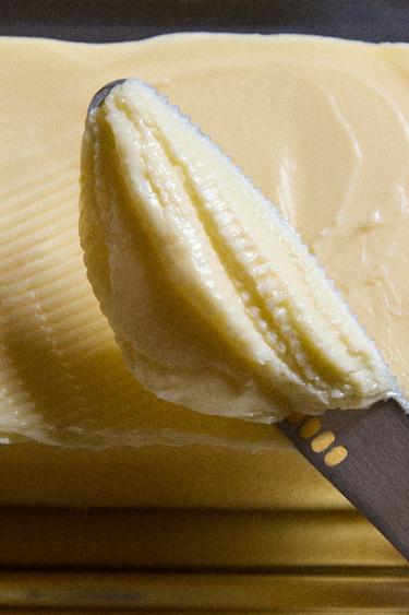 WOODEN BUTTER KNIFE - Brown by Zara