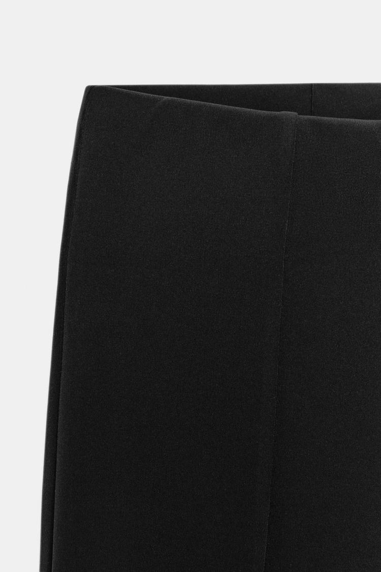 Leggings acampanados con costura 7