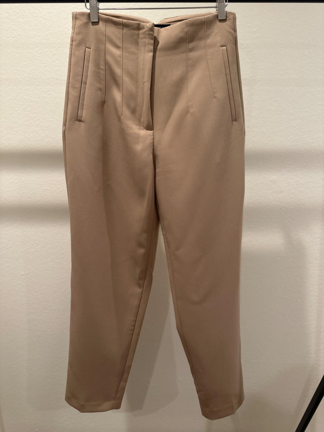 PANTALÓN TIRO ALTO PINZAS
