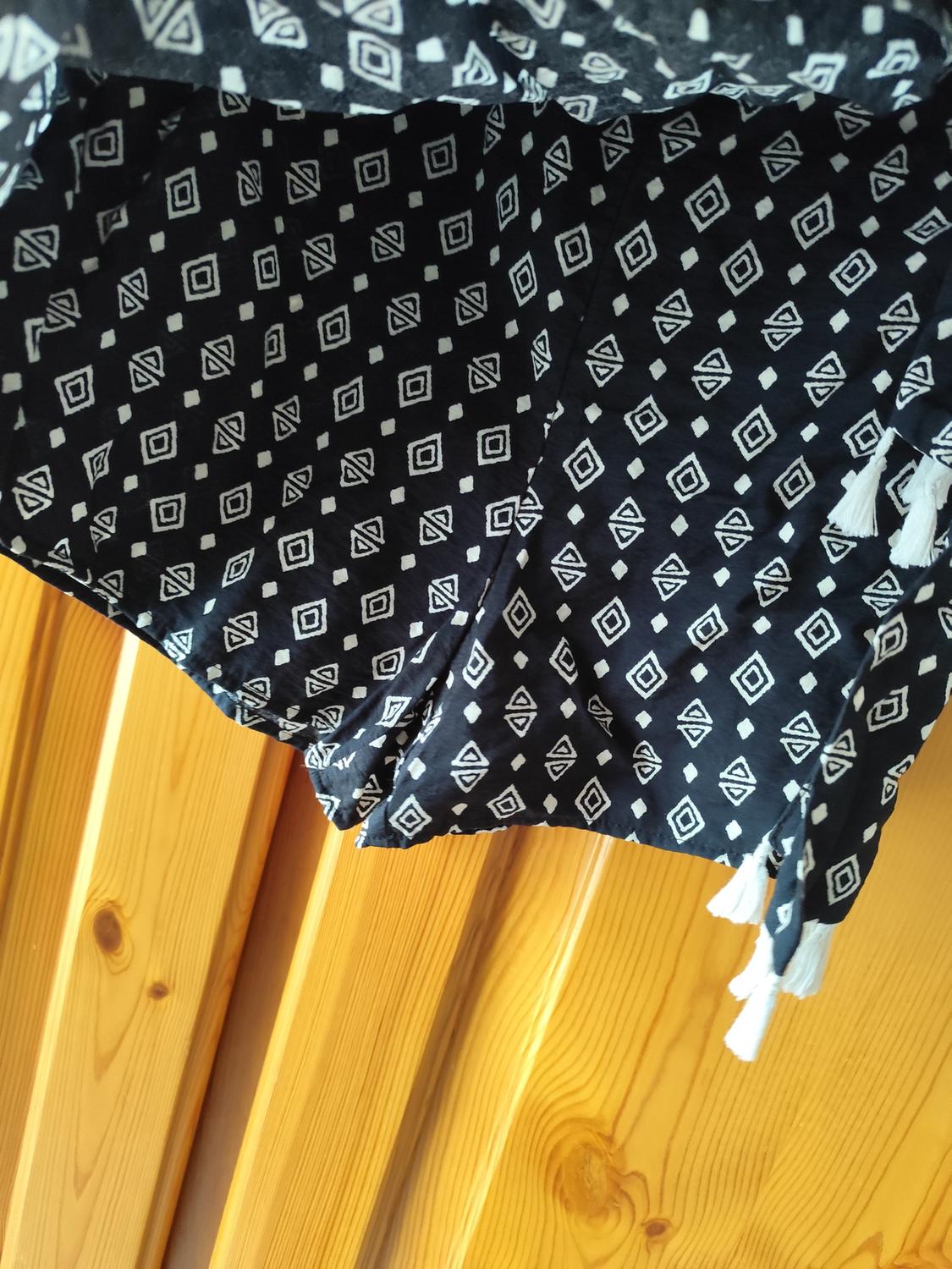 PRINTED SKORT WITH TASSELS - Image 2