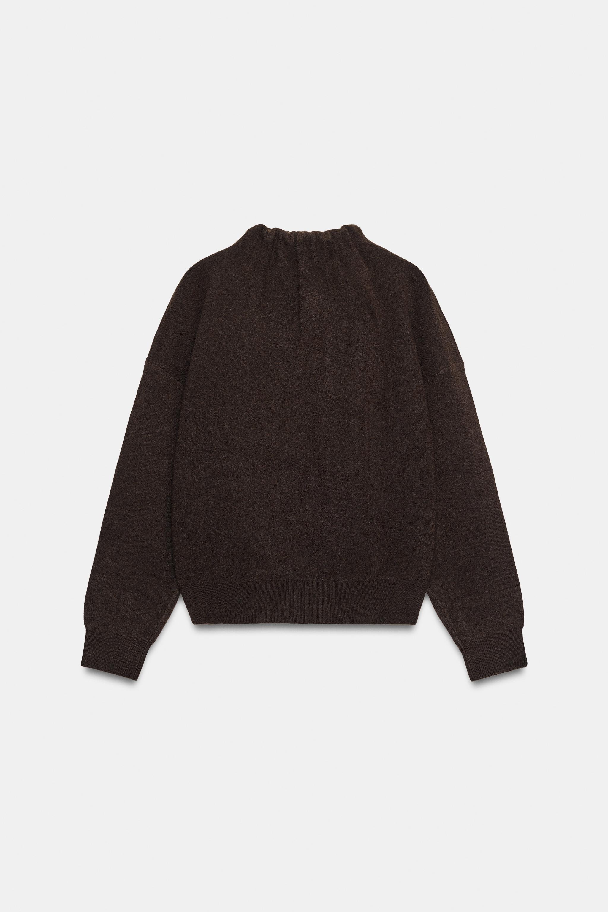 RUFFLED COLLAR KNIT SWEATER