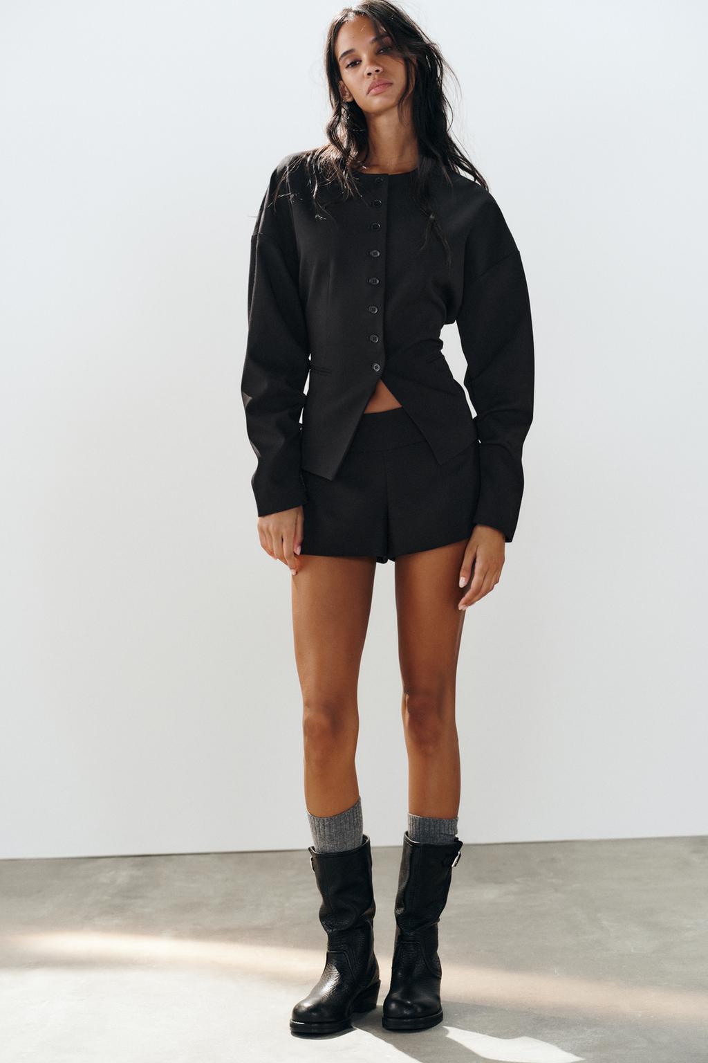 BUTTONED SLEEVE PLEAT BLAZER