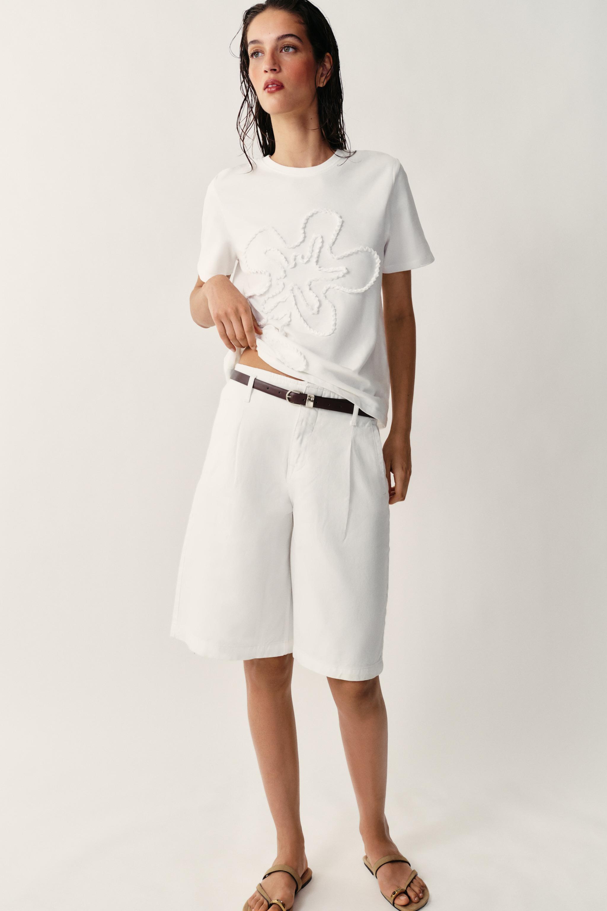 EMBOSSED FLORAL T-SHIRT
