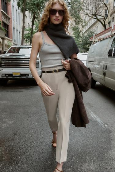بنطلون خصر عال مع حزام - جملي فاتح الخاص بـ Zara