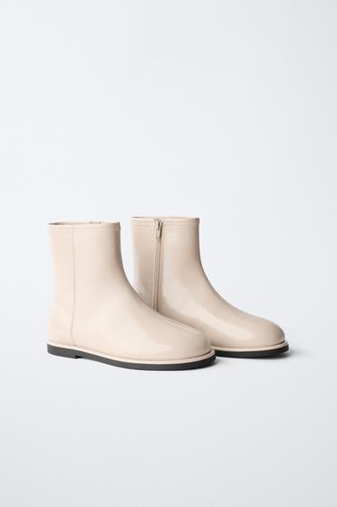BOTIN ACHAROLADO ECRU - Blanco Crudo de Zara