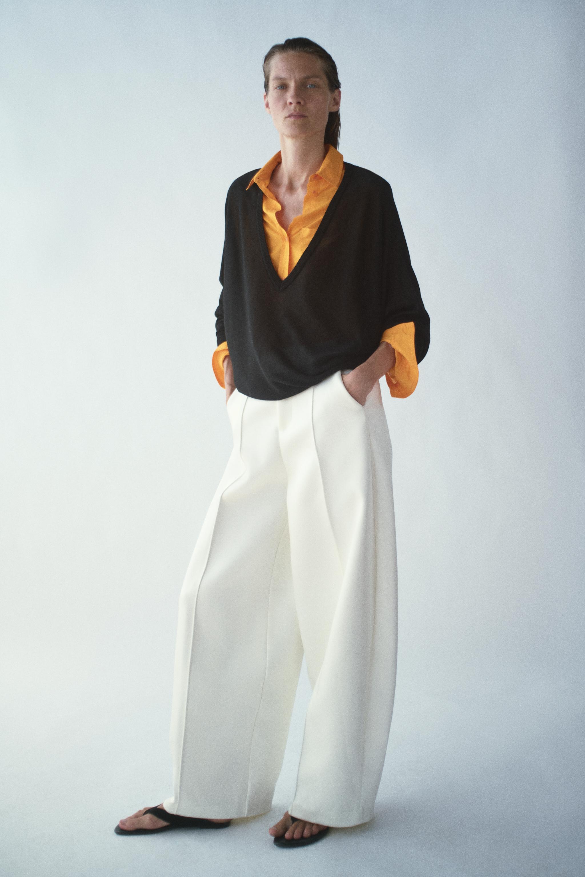 V-NECK KNIT JUMPER — Black