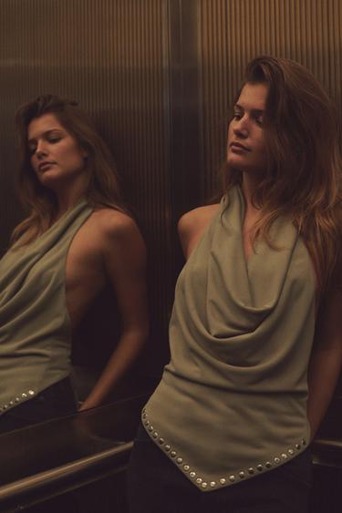 TOP HALTER TACHAS - Verde gris de Zara