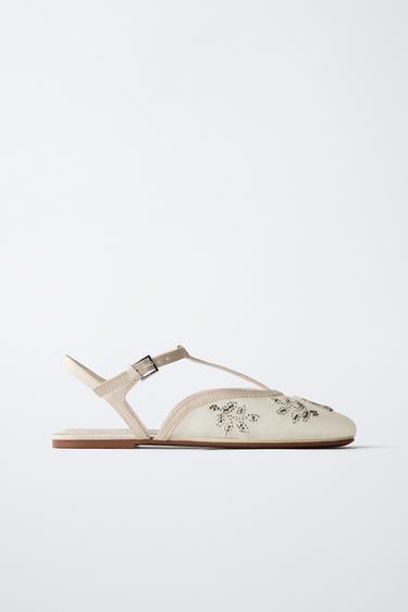 حذاء باليه بعقب مفتوح فانتازي مطرزة - أبيض صدفي by Zara