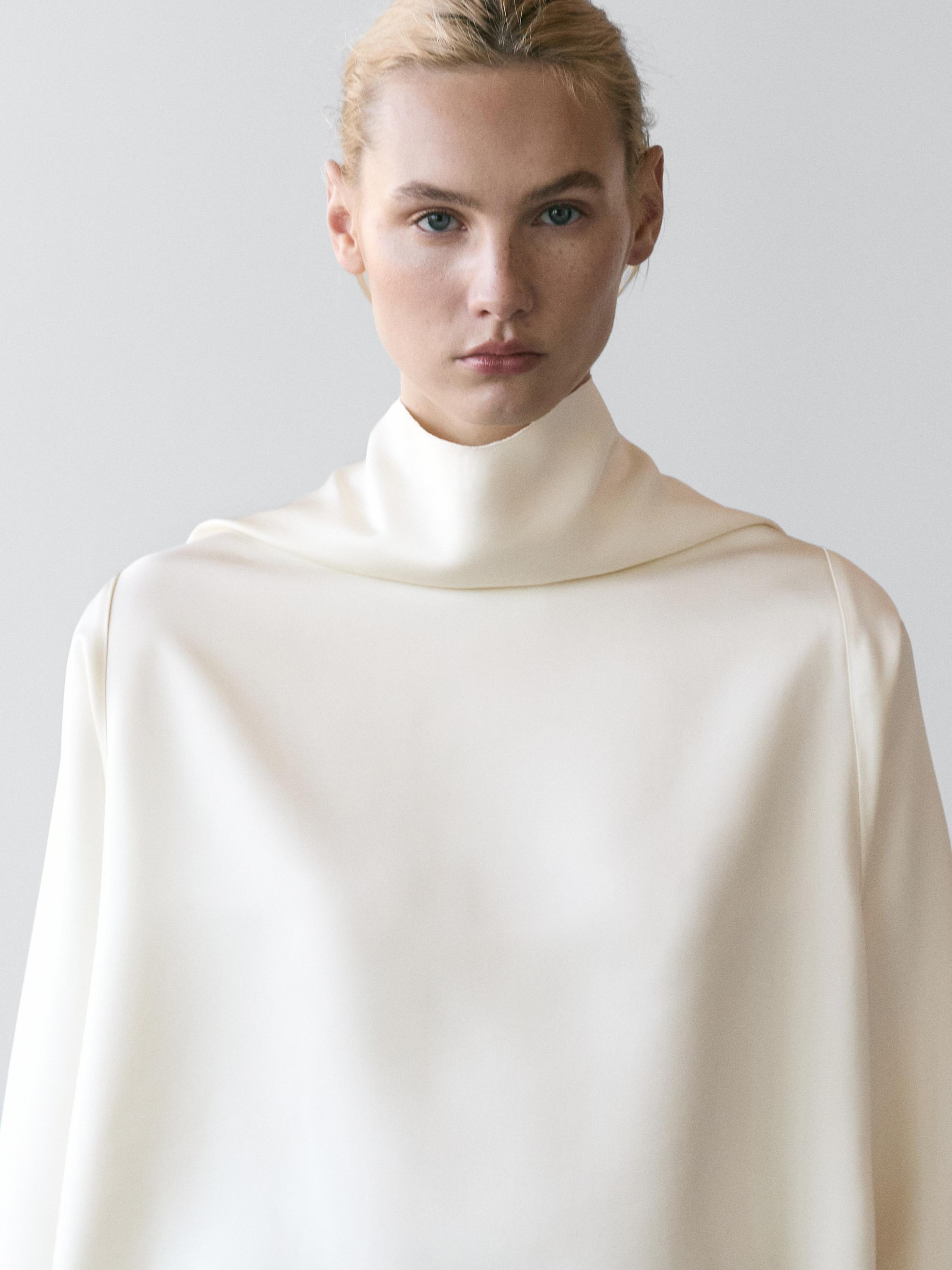 Flowing V-neck top - STUDIO