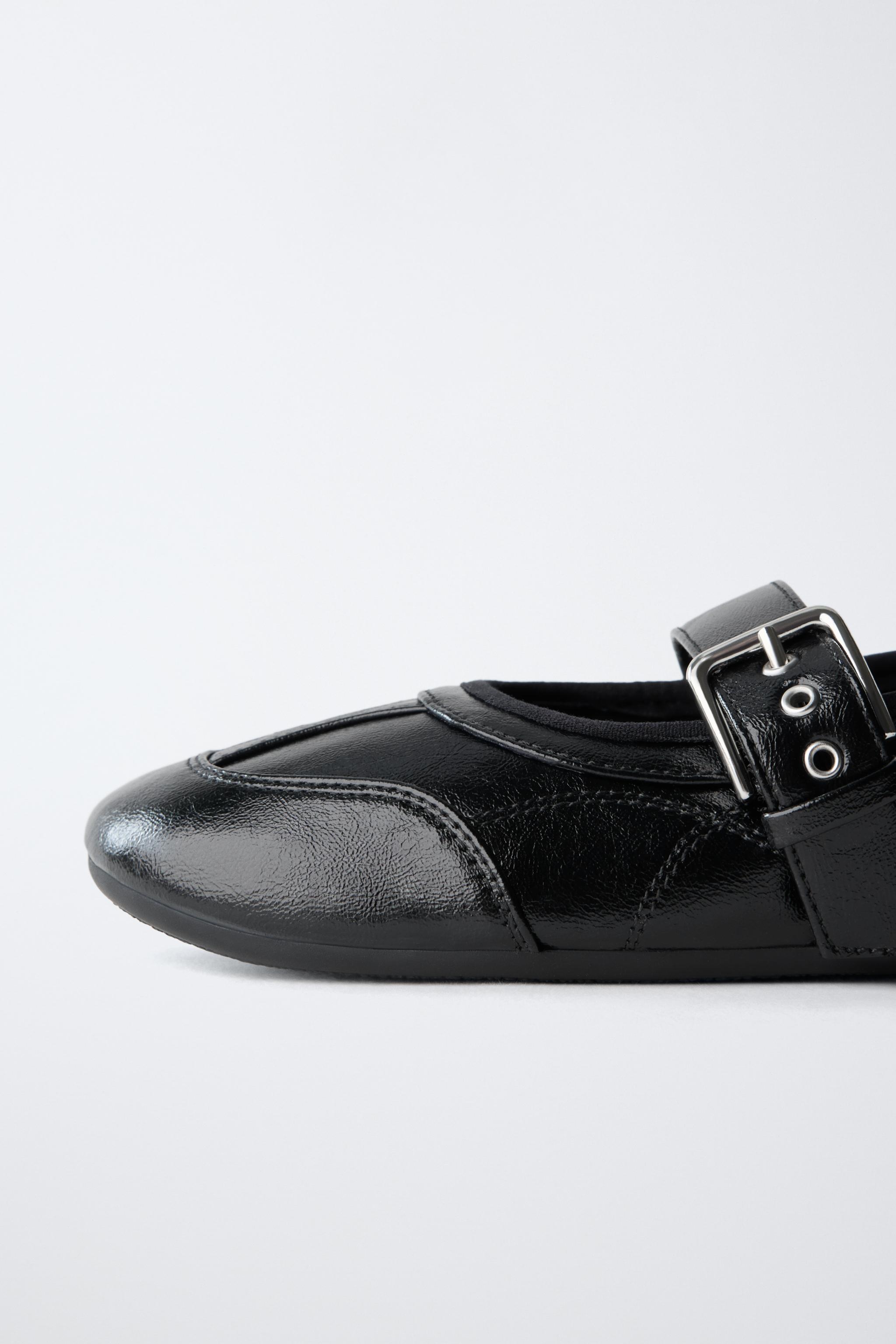BUCKLE BALLET FLATS