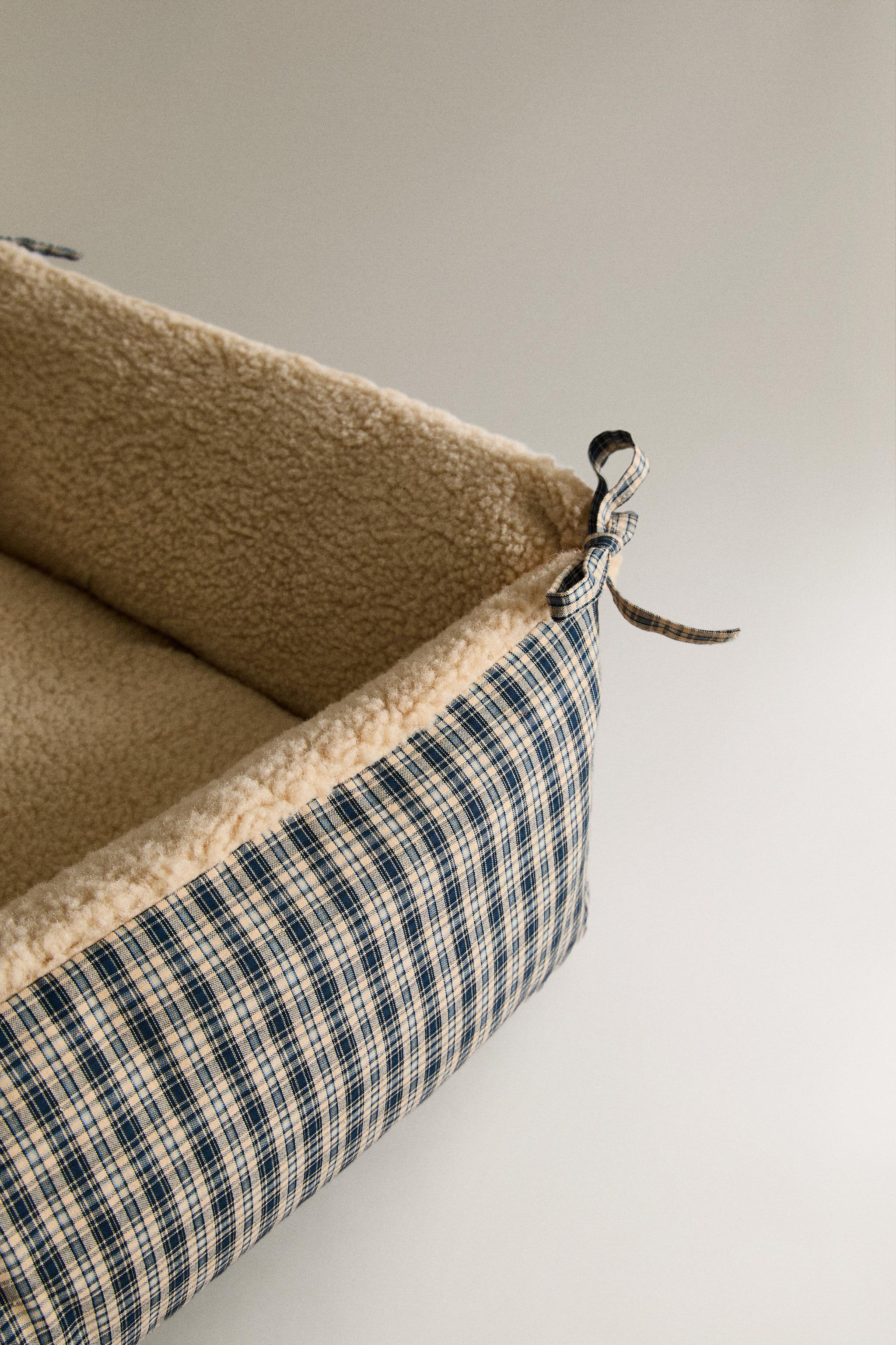 GINGHAM PET BED