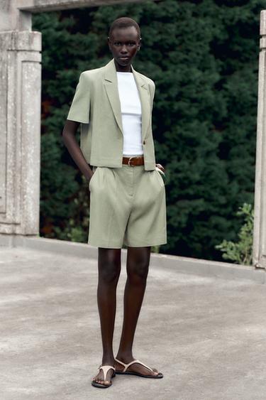 PLEATED BERMUDA SHORTS WITH LINEN BLEND AND BELT - Light khaki by Zara