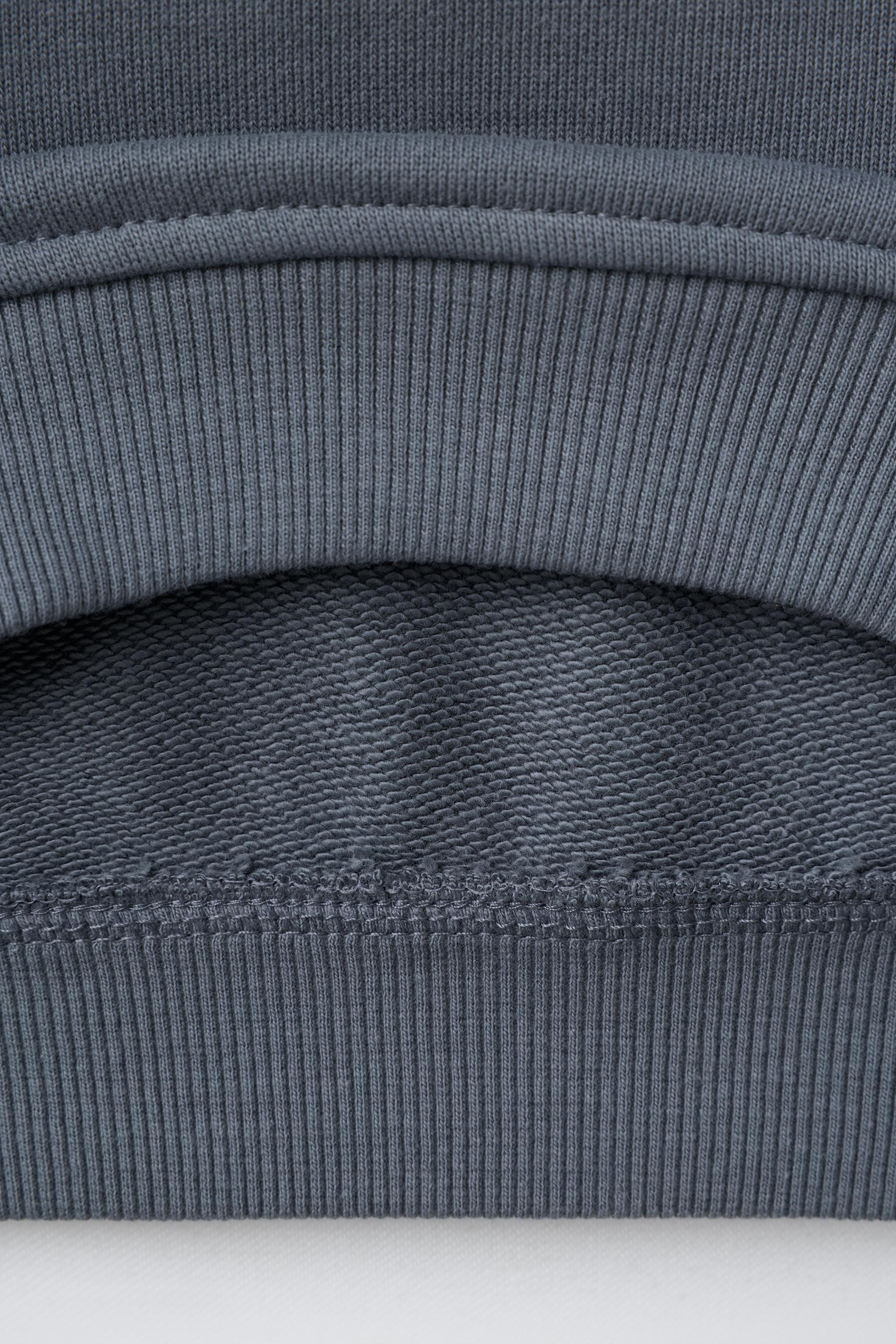 BASIC SWEATSHIRT