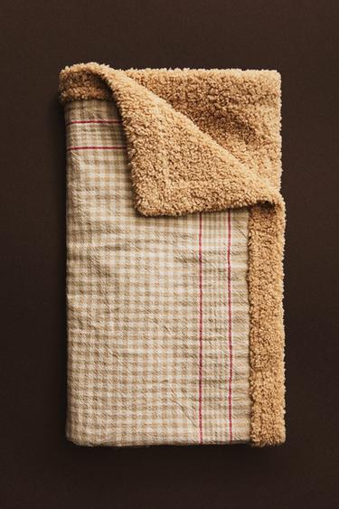 REVERSIBLE CHECK PET THROW - Light beige by Zara