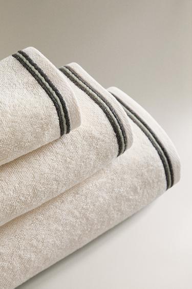 SERVIETTE DE BAIN COTON DOUBLE FESTON - Ivoire de Zara - Image 1