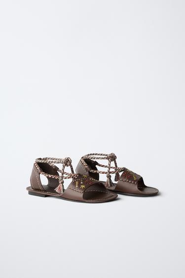 SANDALES EN CUIR BRODÉES - Marron de Zara - Image 1