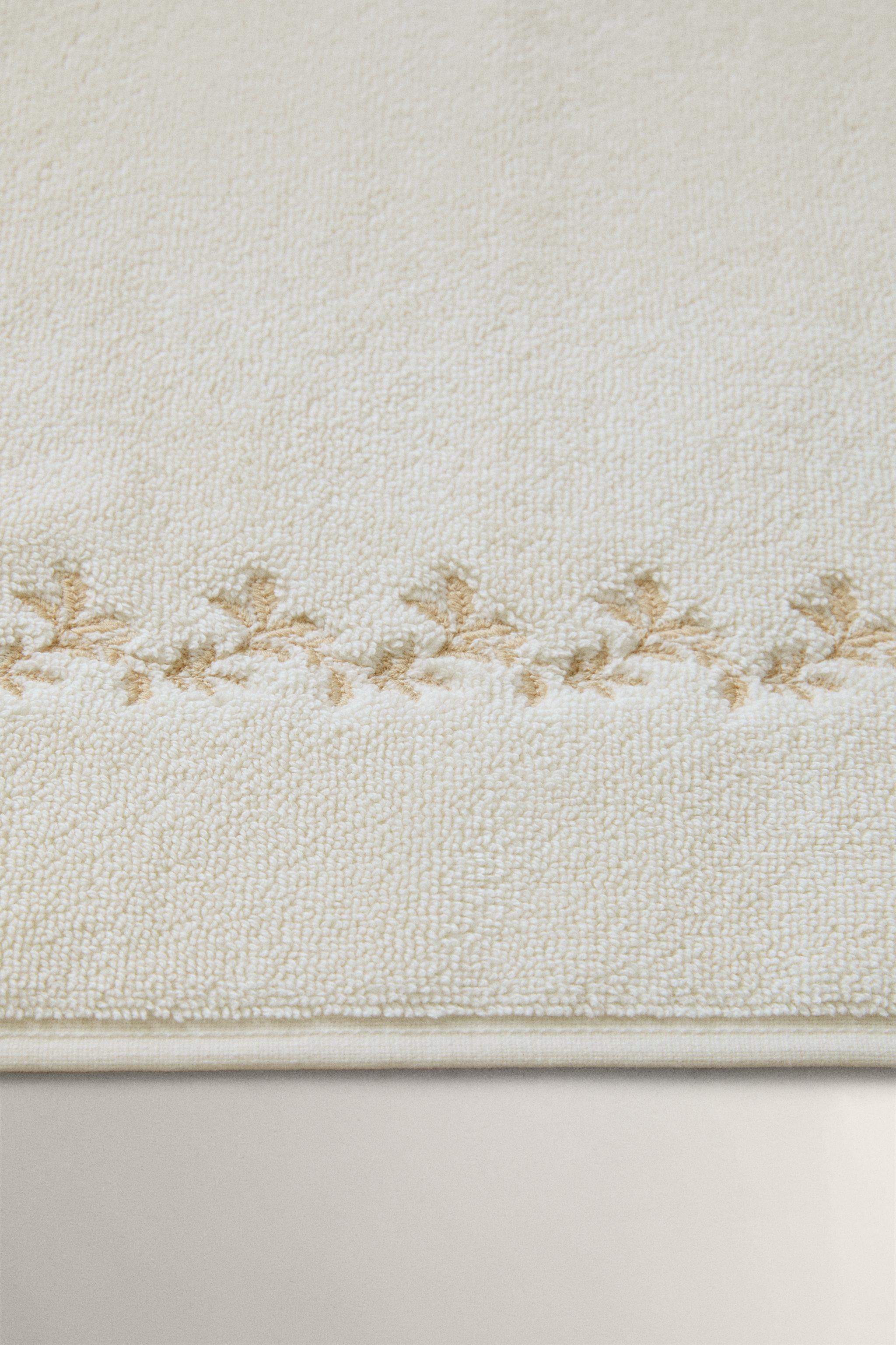 BATH MAT WITH PLANT EMBROIDERY — Golden