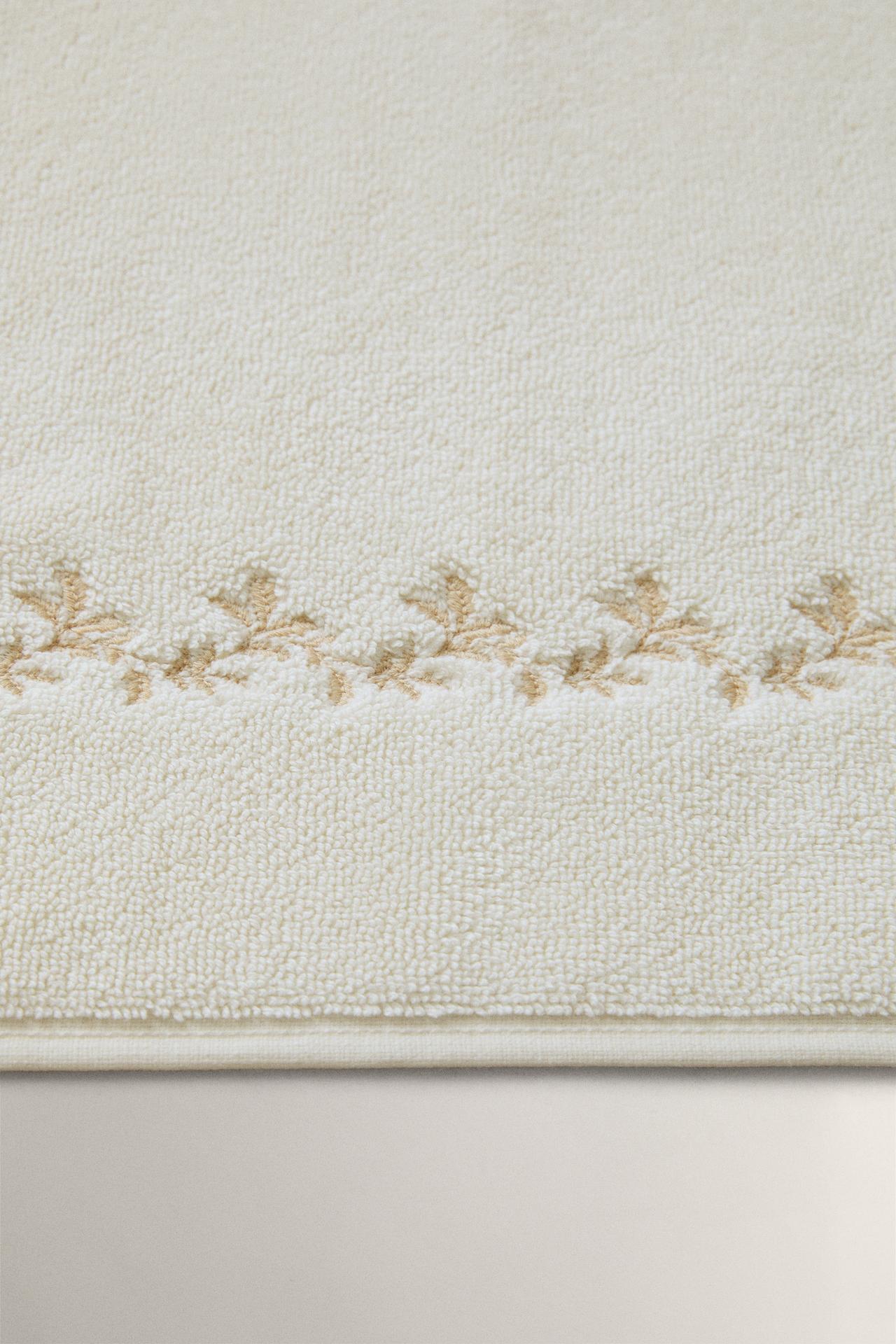 BATH MAT WITH PLANT EMBROIDERY — Golden