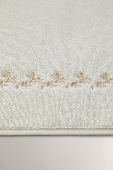 BATH MAT WITH PLANT EMBROIDERY — Golden 2