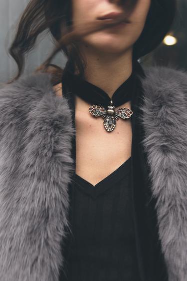 VELVET BEE JEWEL NECKLACE - Golden by Zara - Image 0