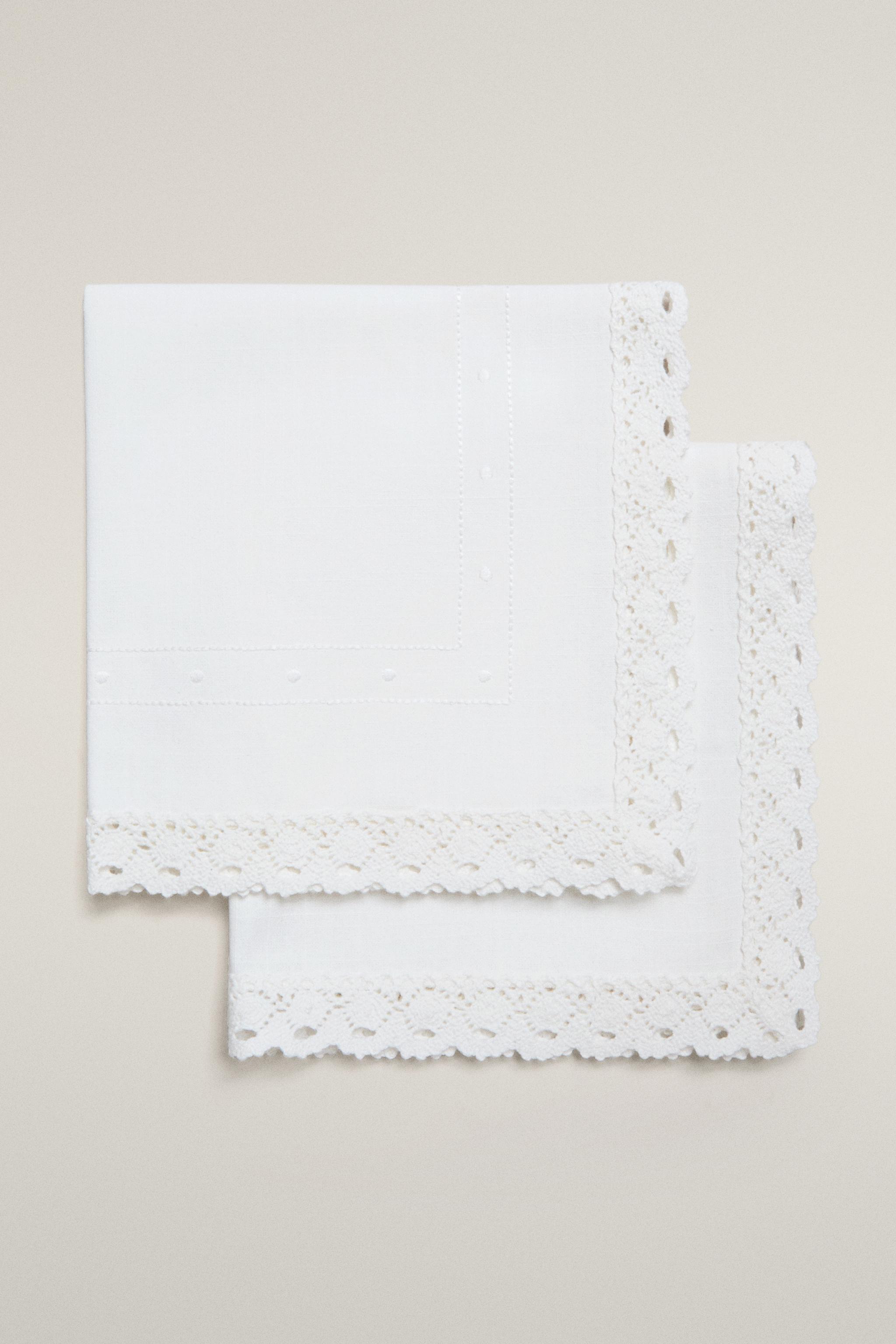 EMBROIDERED COTTON NAPKINS WITH LACE TRIM (PACK OF 2)