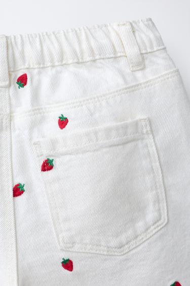 SHORT EN SERGÉ MOM FIT BRODERIES FRAISES CASA LAWA X ZARA KIDS - Écru de Zara - Image 3
