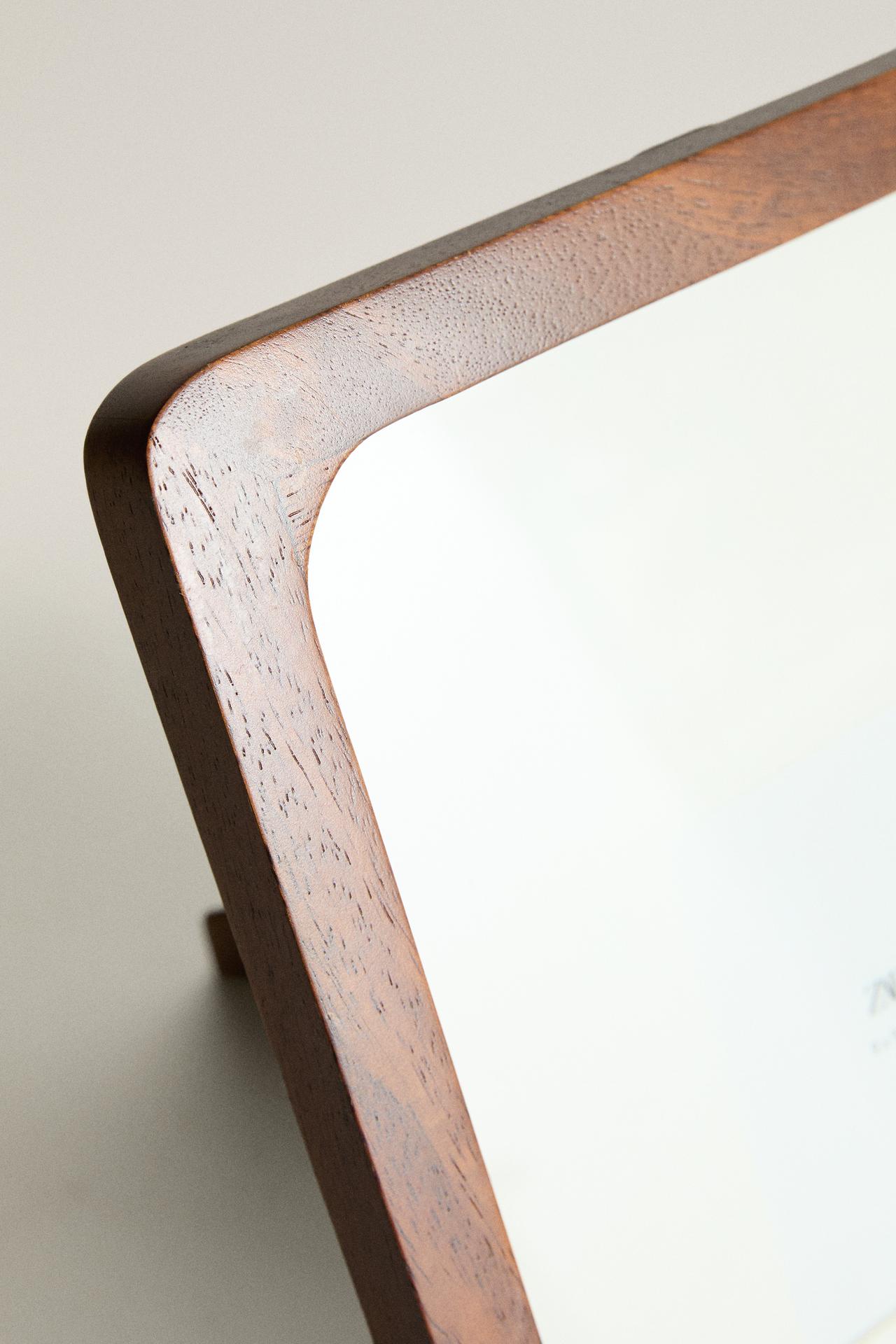WOODEN PICTURE FRAME — Brown