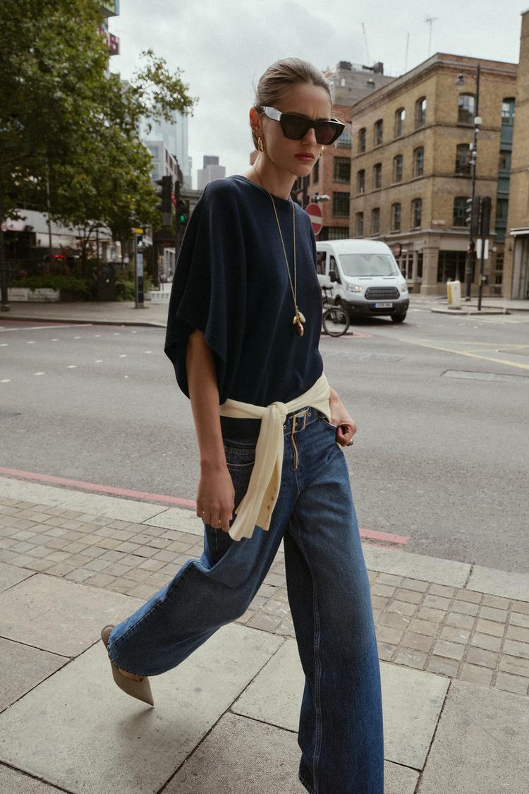 Crew Neck Sweater Outfit Black Sweater Blue Jeans Crew Neck