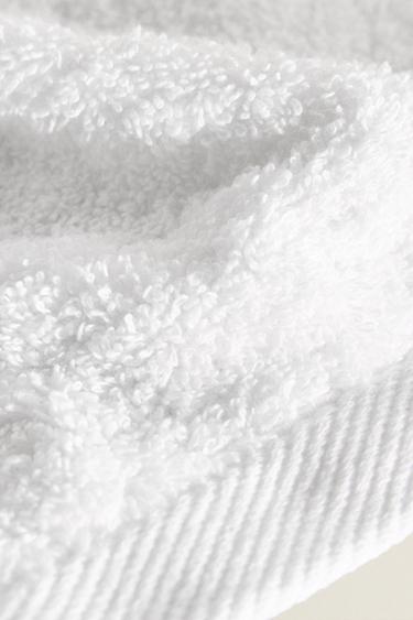 PLAIN COTTON TERRY BATH TOWEL (500 GXM²) - White by Zara