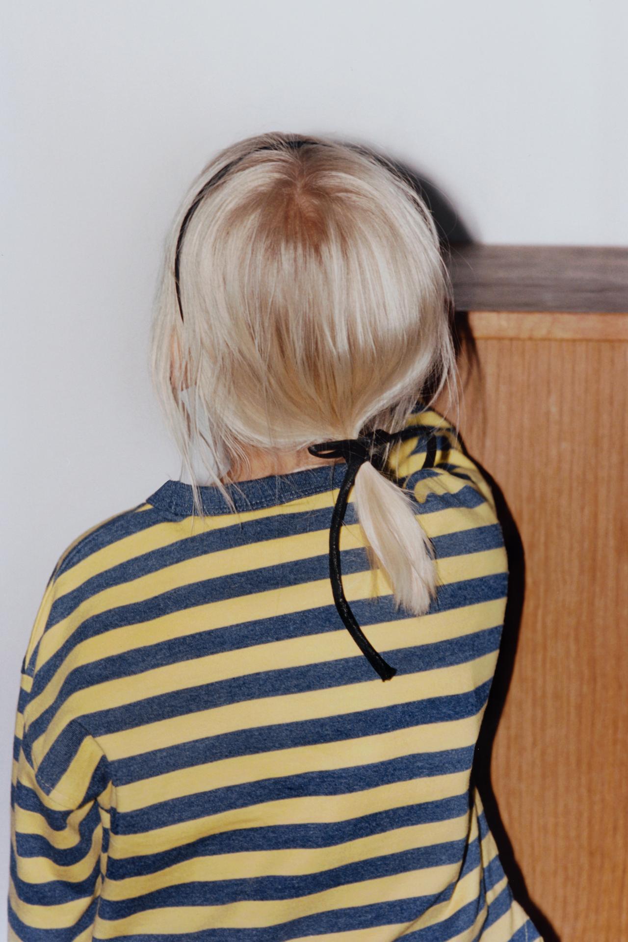 STRIPED PRINT T-SHIRT — Soft gold