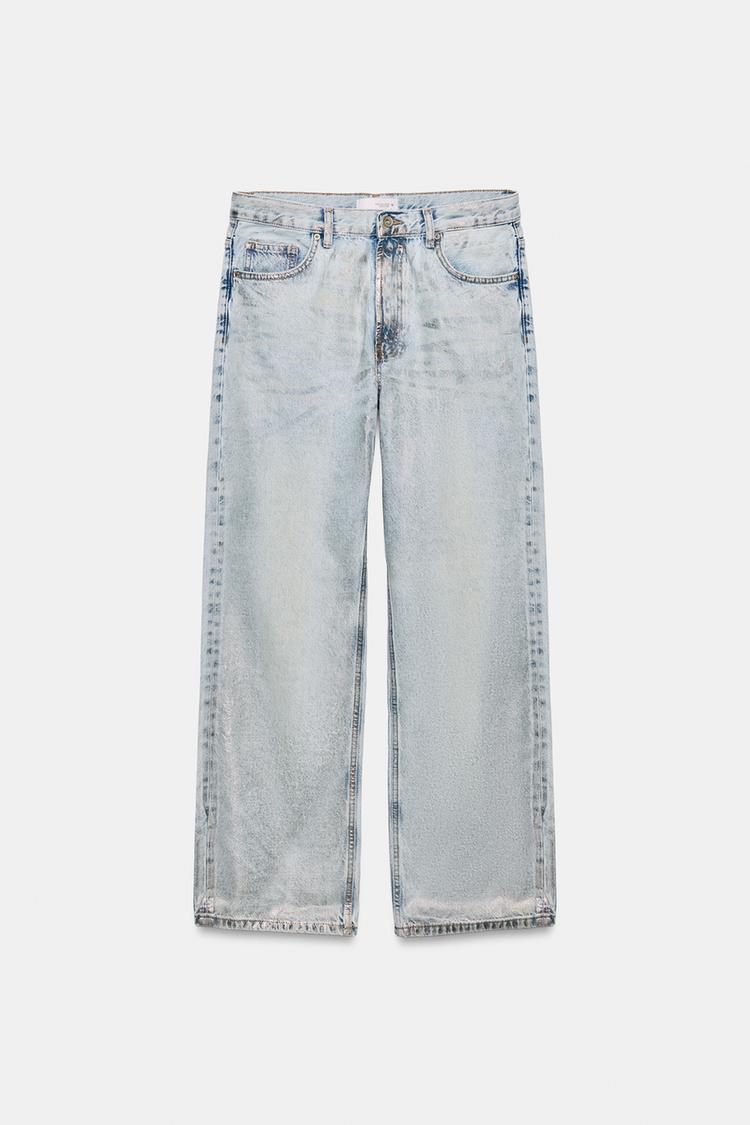 Boyfriend fit tiro medio efecto metalizado trf jeans