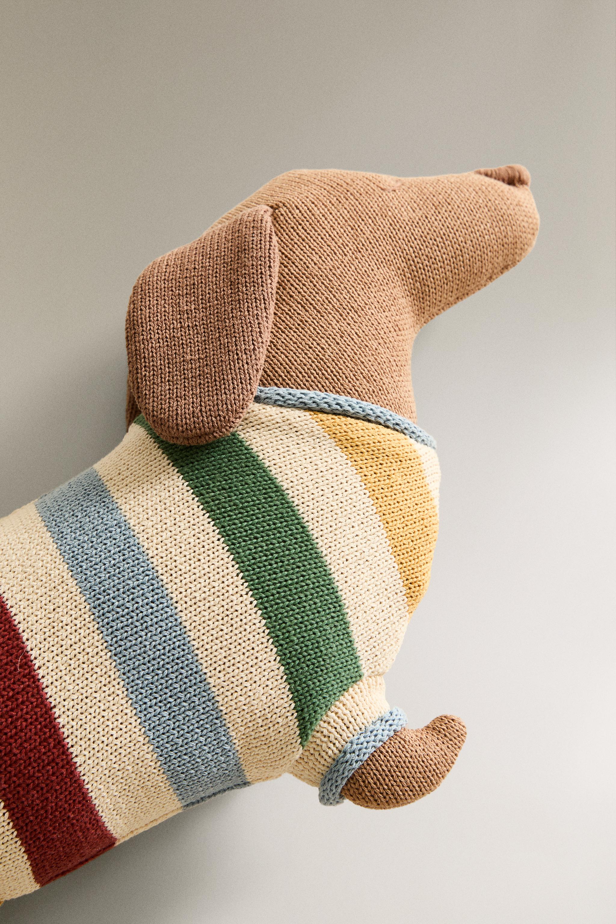 KIDS KNITTED DOG CUSHION