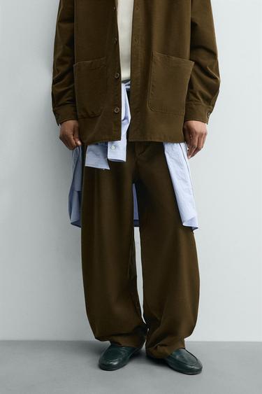PANTALÓN RELAXED FIT SAMUEL DE SABOIA X ZARA - kaki-med de Zara