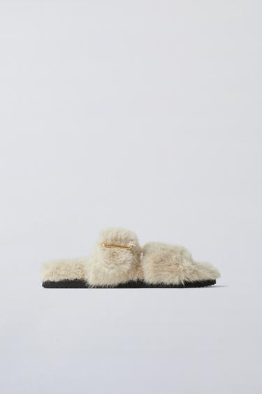 PANTUFA DE PELO SINTÉTICO COM FIVELAS - Branco-cru da Zara - Imagem 0
