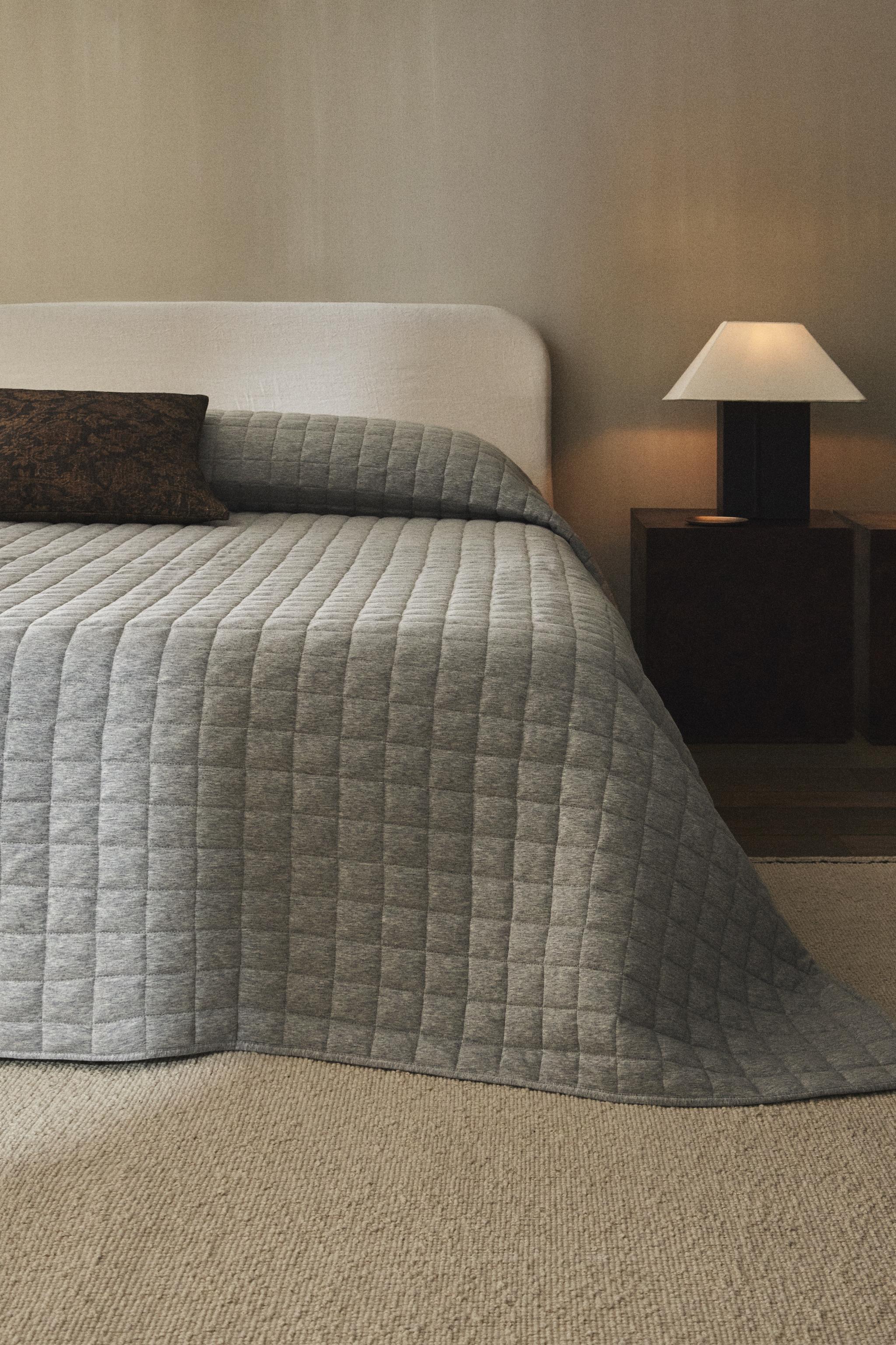 ZARA  キルト ベッドカバー　クイーン キング スプレッド ZARA home キルト ベッドカバー クイーン キング スプレッド