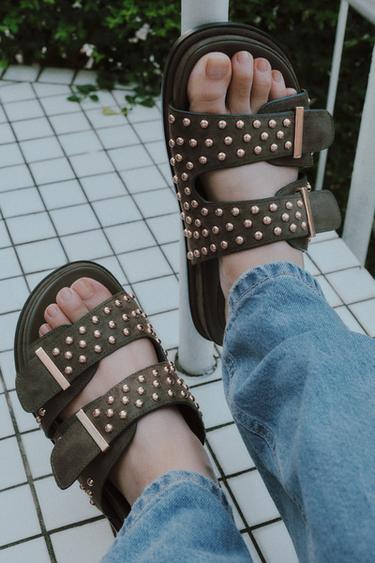 スタッズバックルサンダルカーキ0Zaraのスタッズバックルサンダル - カーキ - 画像 0