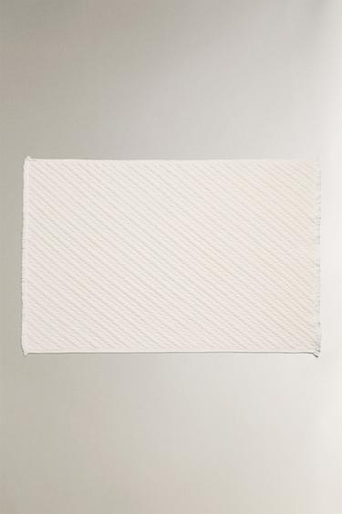 BATH MAT WITH DIAGONAL STRIPES - Ivory by Zara
