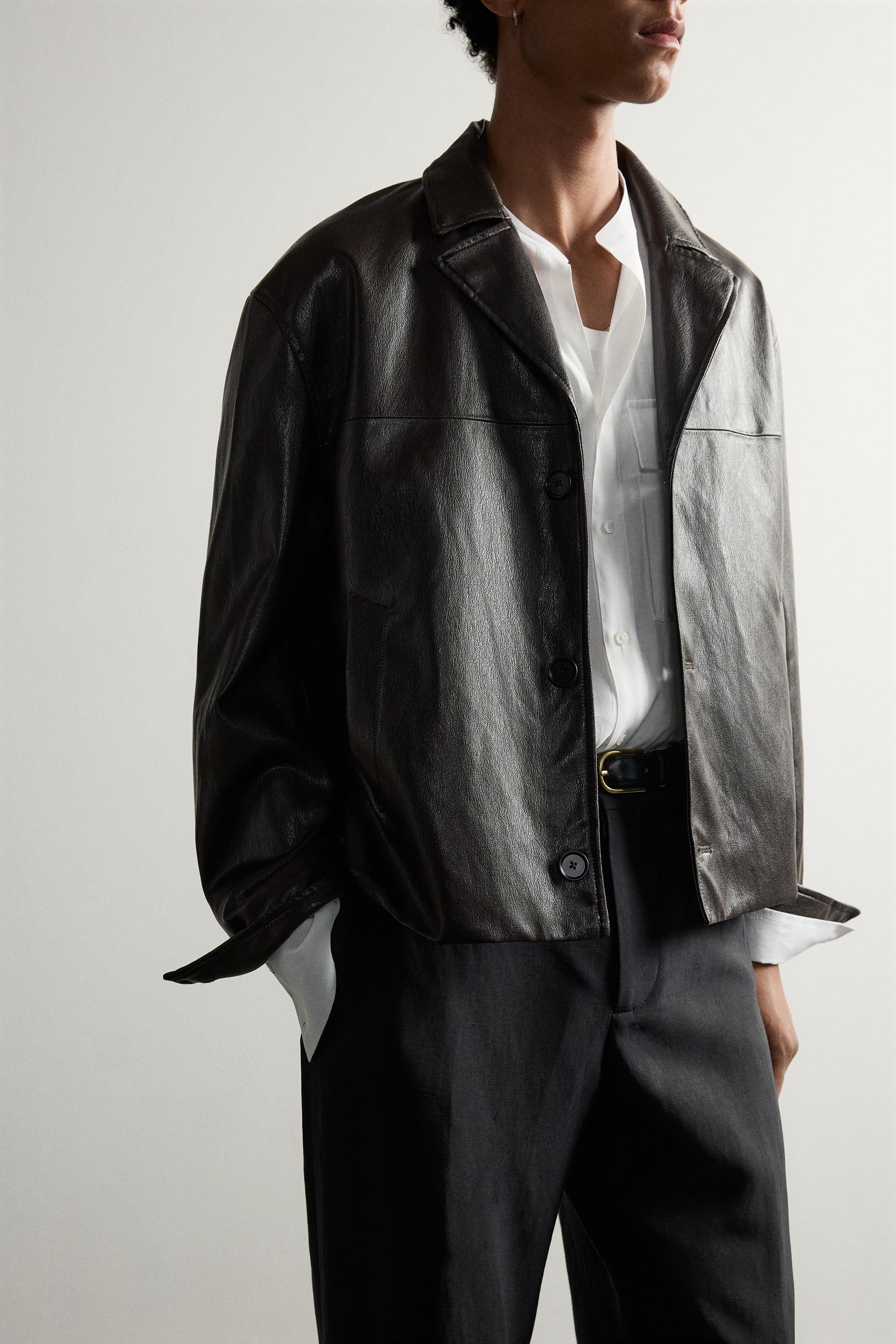 BLOUSON COURT EN MATIÈRE SYNTHÉTIQUE