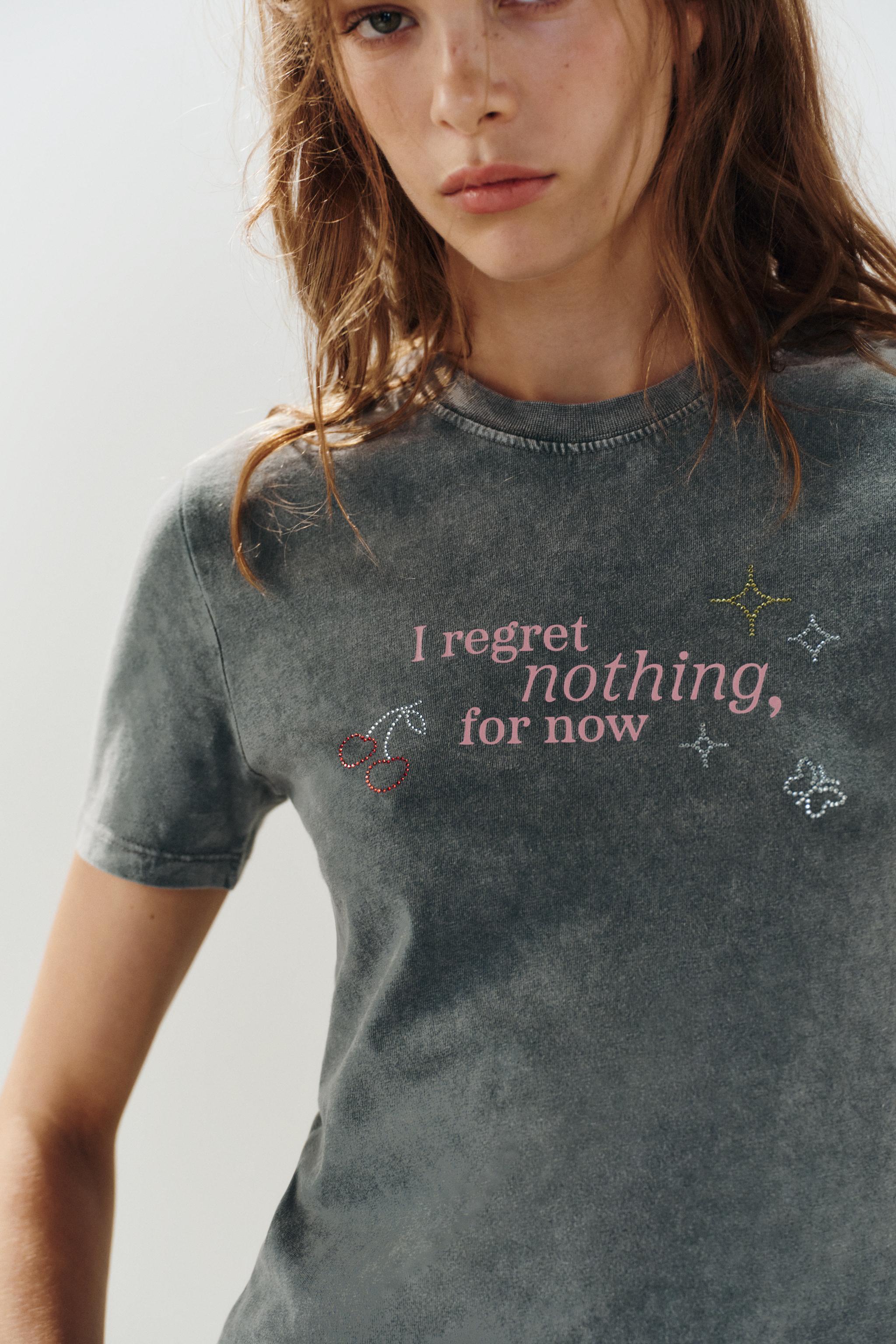 WASHED EFFECT TEXT RHINESTONE T-SHIRT