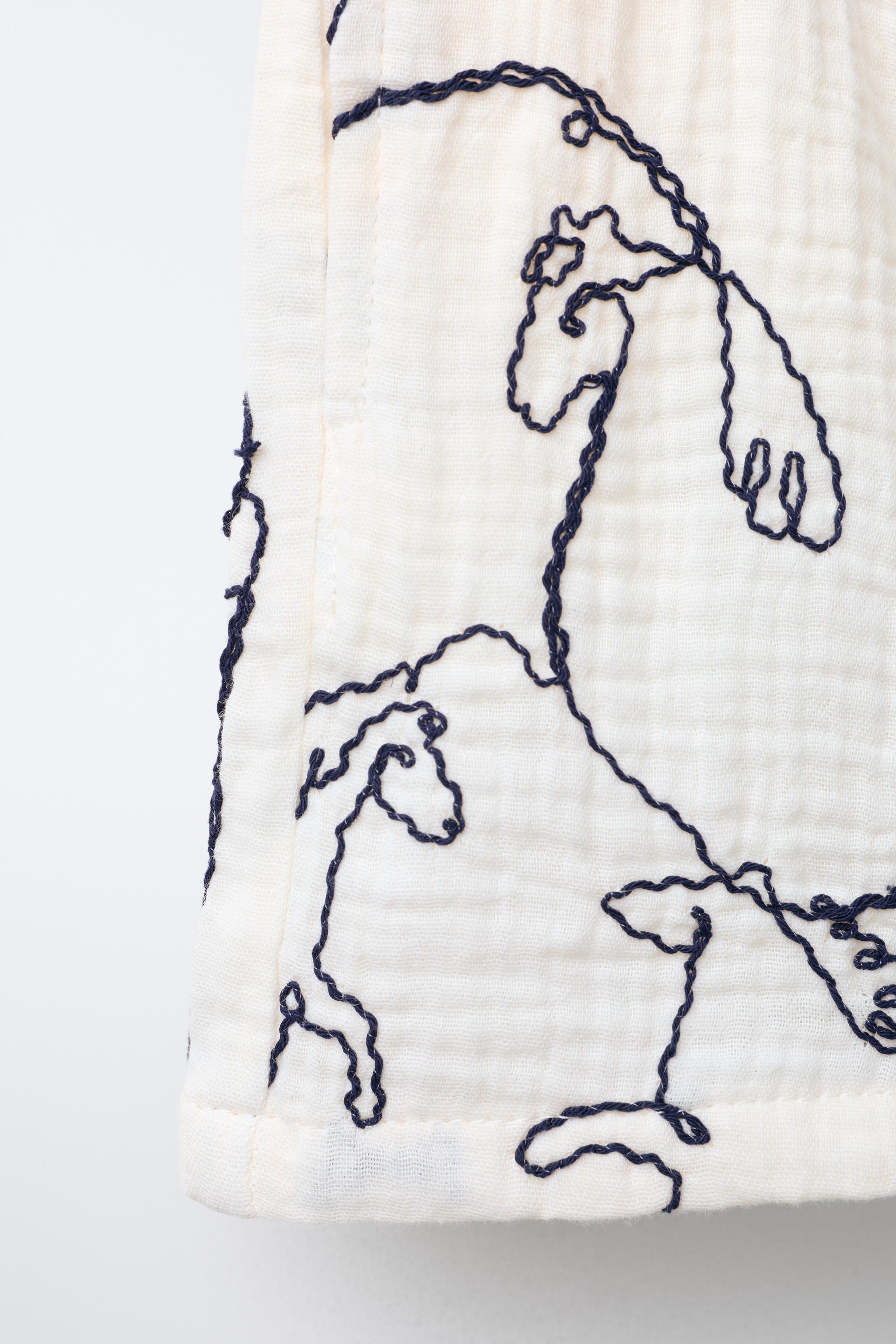 SHORT TEXTURÉ IMPRIMÉ CHEVAUX EN RELIEF