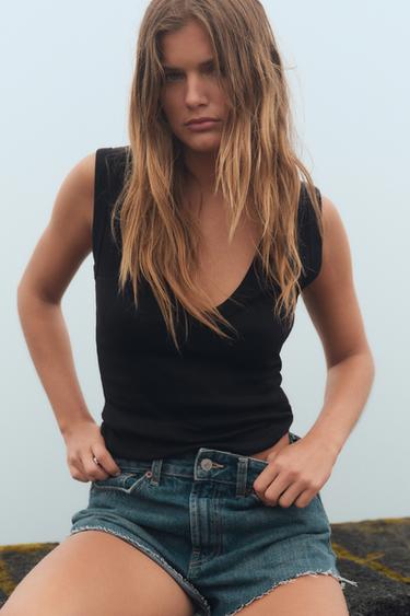 CAMISETA ESCOTE PICO - Negro de Zara - Imagen 0
