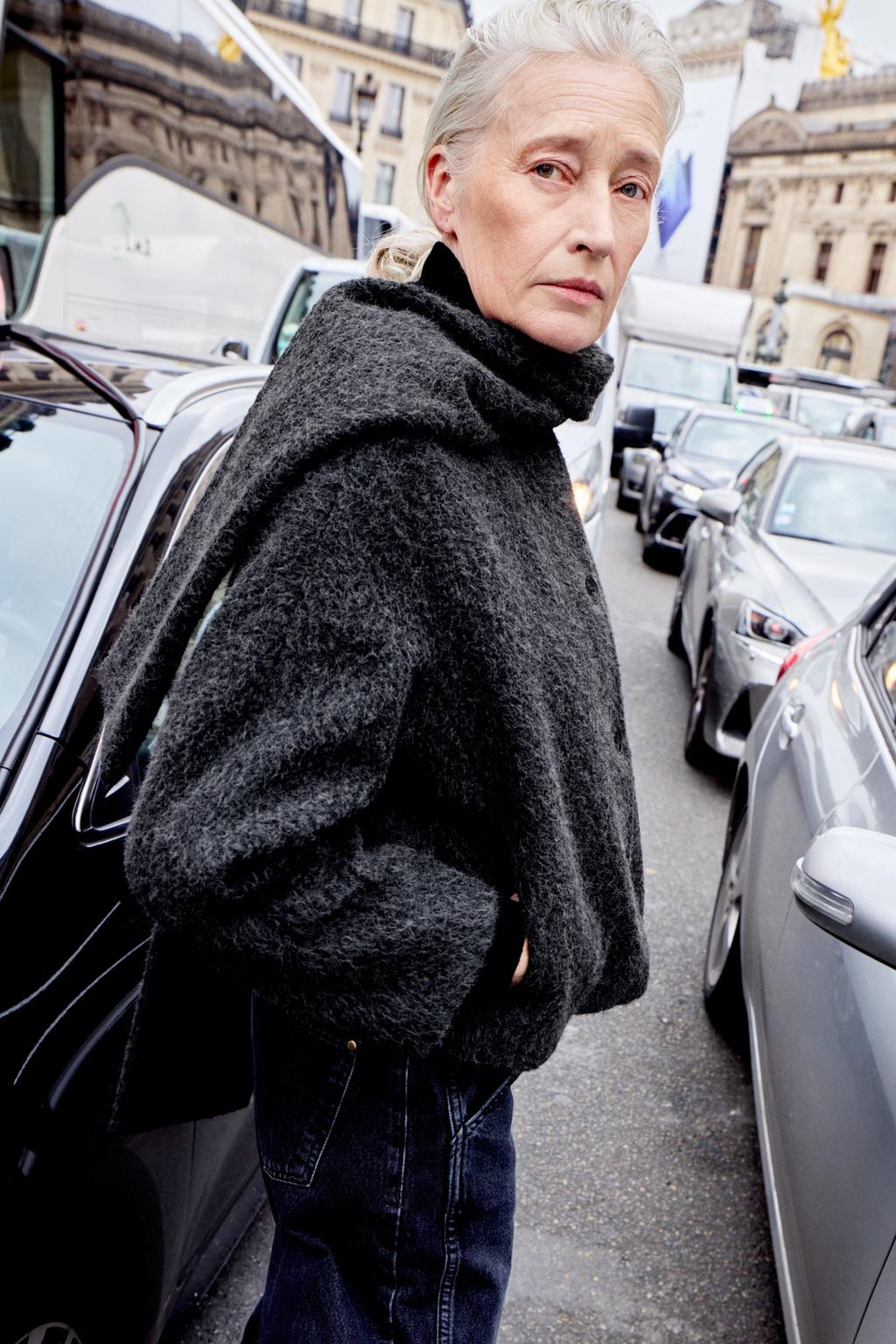 ABRIGO CORTO CON BUFANDA BOUCLÉ