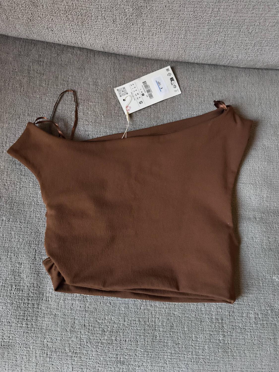 STRUCTURED ASYMMETRIC CROP TOP - Image 4