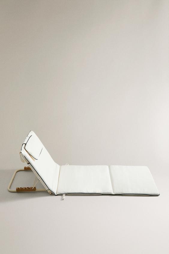 FOLDABLE FLOOR BEACH LOUNGER