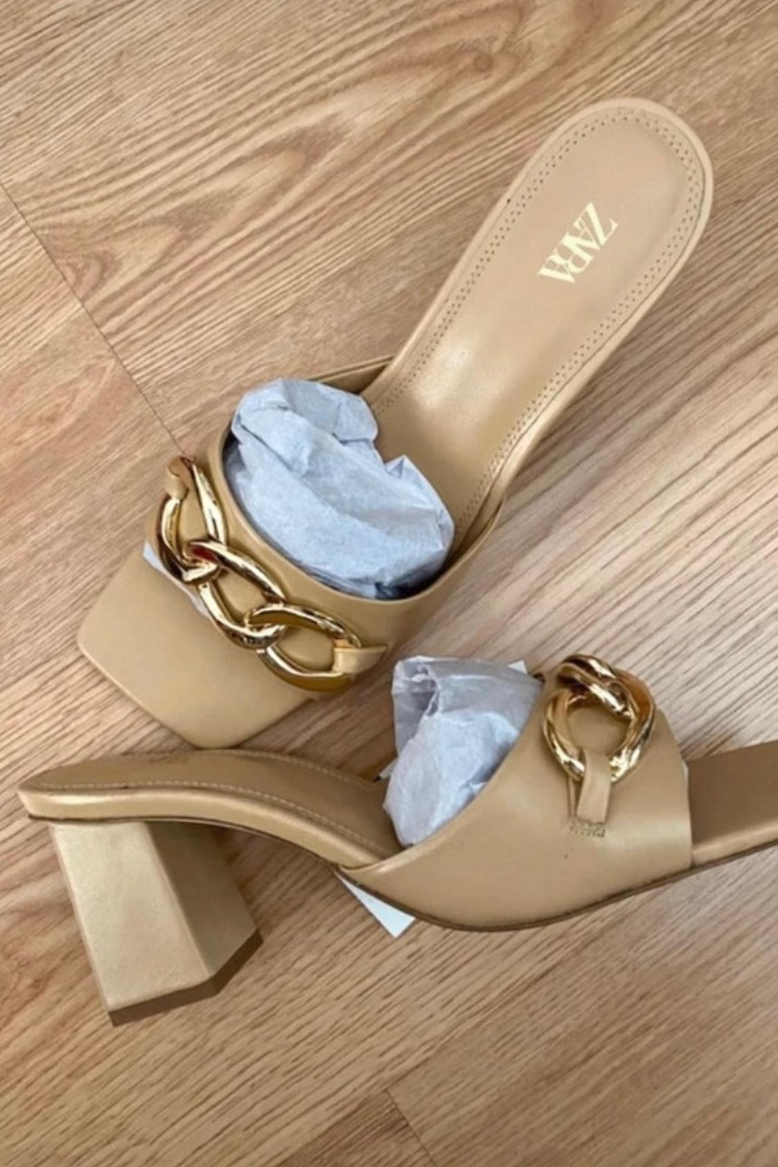 LEATHER BLOCK HEEL MULES WITH CHAIN - Image 2