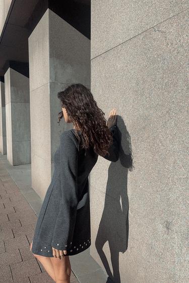 ROBE COURTE SOFT À CLOUS - Gris anthracite de Zara - Image 2