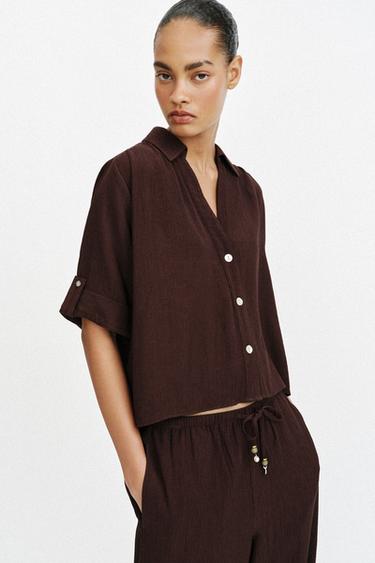 CHEMISE FLUIDE À MANCHES COURTES - Marron foncé de Zara