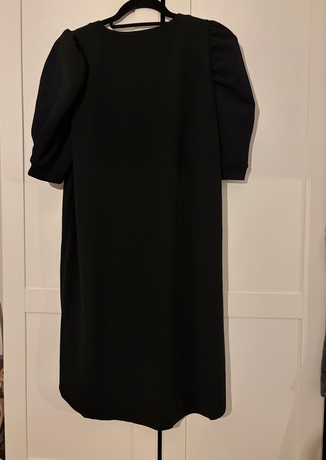 DRESS WITH SHORT FULL-BODIED SLEEVES - Image 4